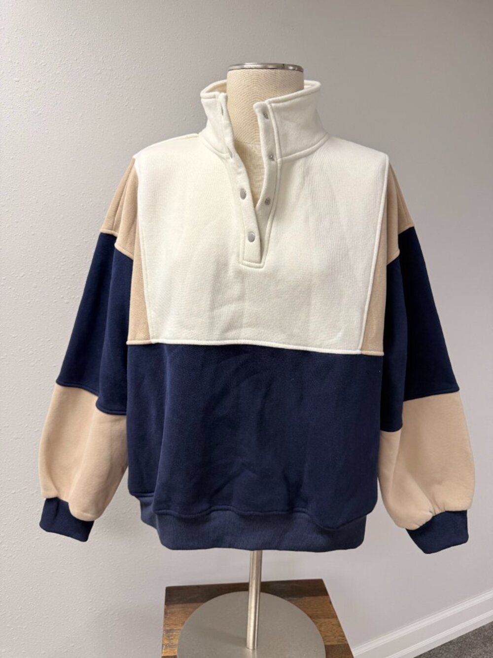 AEMI+CO Colorblock Pullover - Picture 5 of 11